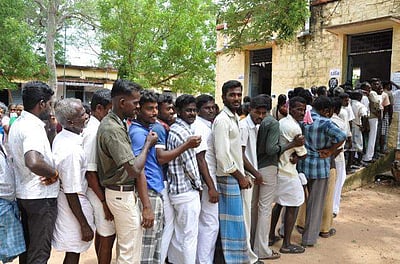 உள்ளாட்சி தேர்தல் நடத்த இன்னும் ஆறு மாதம் ஆகுமாம்: சொல்கிறது தேர்தல் ஆணையம்!