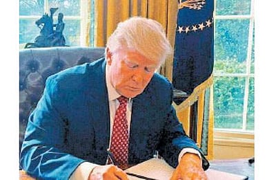 முஸ்லீம் நாடுகளுக்கு தடை விவகாரம்: டிரம்ப் அரசுக்கு உச்ச நீதிமன்றம் அனுமதி