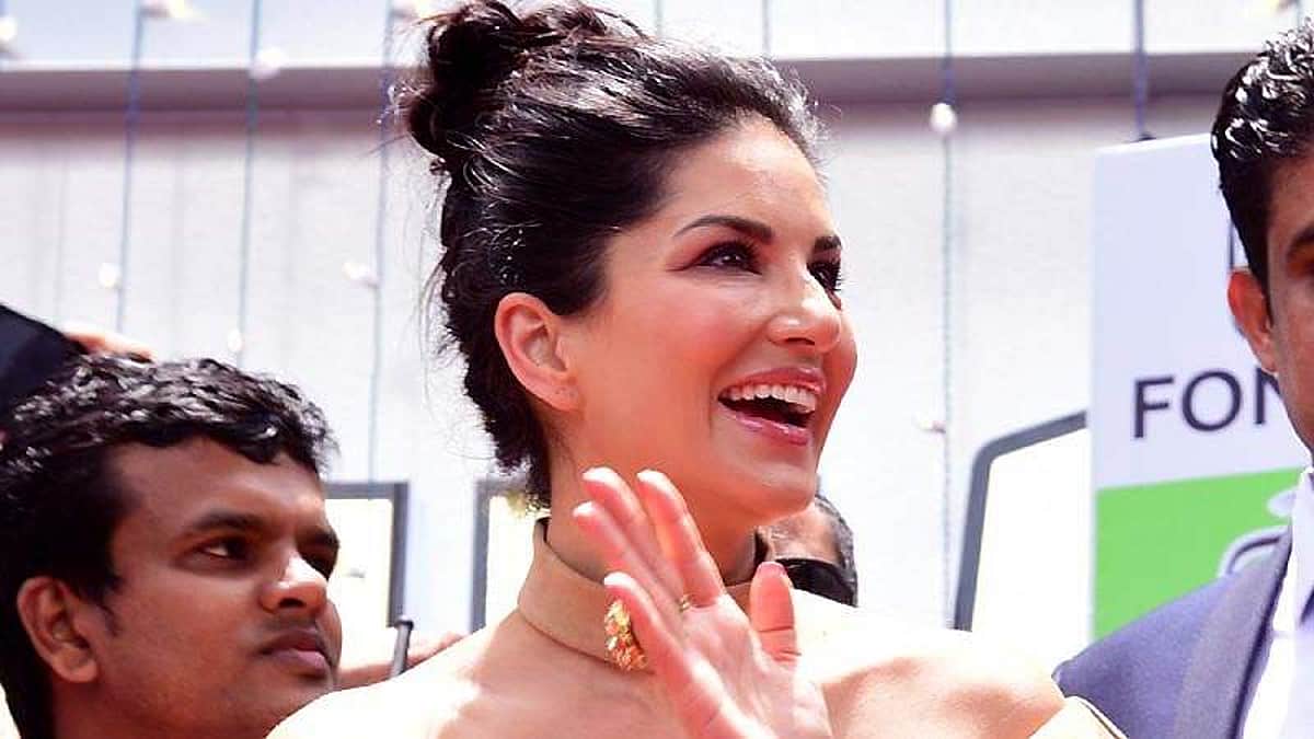 பிகார் அரசுத் துறை பொறியாளர் தேர்வில் 98.5 சதவீத மதிப்பெண்களுடன் முதலிடம் பிடித்த 'சன்னி லியோன்'