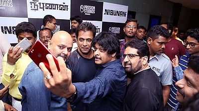 நிபுணன் - பிரீமியர் ஷோ