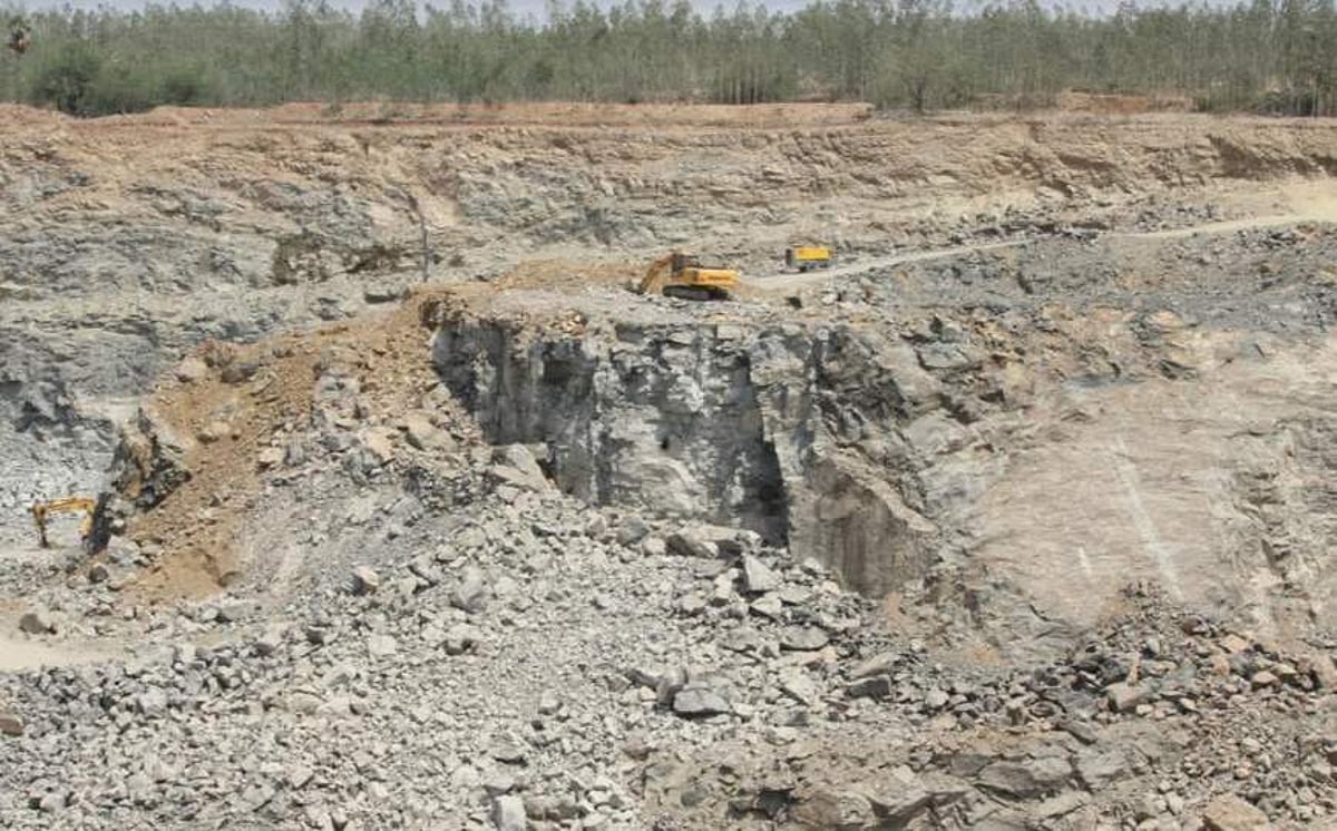 அன்னவாசல் அருகே உள்ள அமைச்சர் சி. விஜயபாஸ்கருக்கு சொந்தமான கல்குவாரிக்கு சீல்?