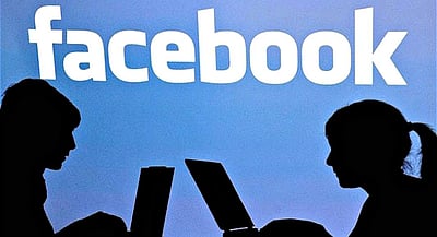 உங்கள் காதலி ஃபேஸ்புக்கிலேயே வாழ்கிறாரா?