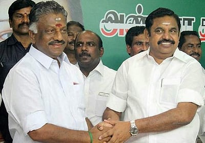 ஒரே விமானத்தில் முதல்வர் எடப்பாடி பழனிசாமி, துணை முதல்வர் ஓ.பன்னீர்செல்வம்