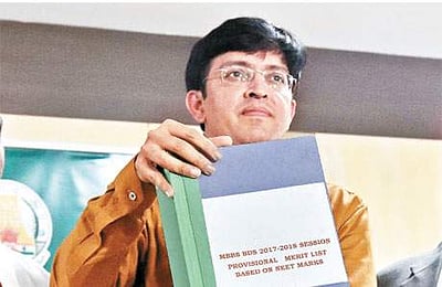 எம்.பி.பி.எஸ். தர வரிசைப் பட்டியல் வெளியீடு: 2,224 இடங்கள் மாநிலப் பாடத்திட்ட மாணவர்களுக்கு கிடைக்க வாய்ப்பு