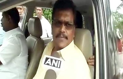 டிடிவி தினகரன் இன்று புதுவை வருகை: ஆதரவு எம்எல்ஏ-க்கள் இடமாற்றம்