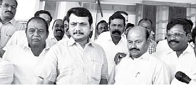 மீண்டும் சொகுசு விடுதிக்கு இடம்பெயர்ந்த தினகரன் ஆதரவு எம்.எல்.ஏ.க்கள்