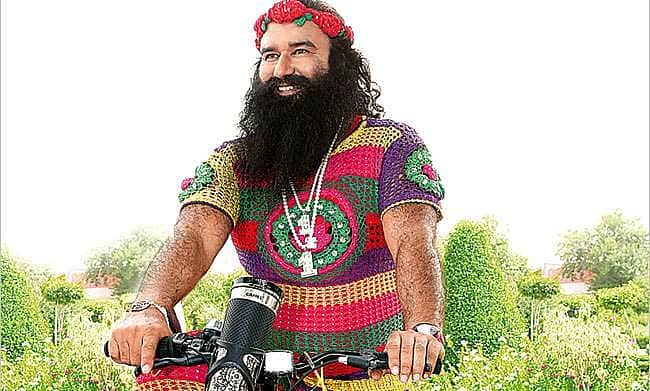 குர்மீத் ராம் ரஹீமுக்கு இன்று தண்டனை அறிவிப்பு: கல், கம்பு மற்றும் கட்டைகளுடன் தயாராகும் கிராமம்! 