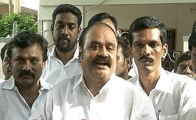 முதல்வர் பொறுப்பில் இருந்து பழனிசாமி விலகியவுடன் புதிய முதல்வரை டிடிவி தினகரன் அறிவிப்பார்: புகழேந்தி பேட்டி