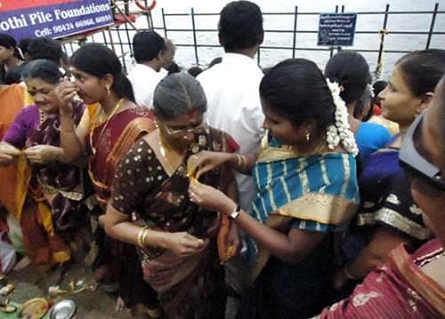 ஆடிப்பெருக்கில் புதுத்தாலி மாற்றும் வழக்கம் எப்படி வந்தது?