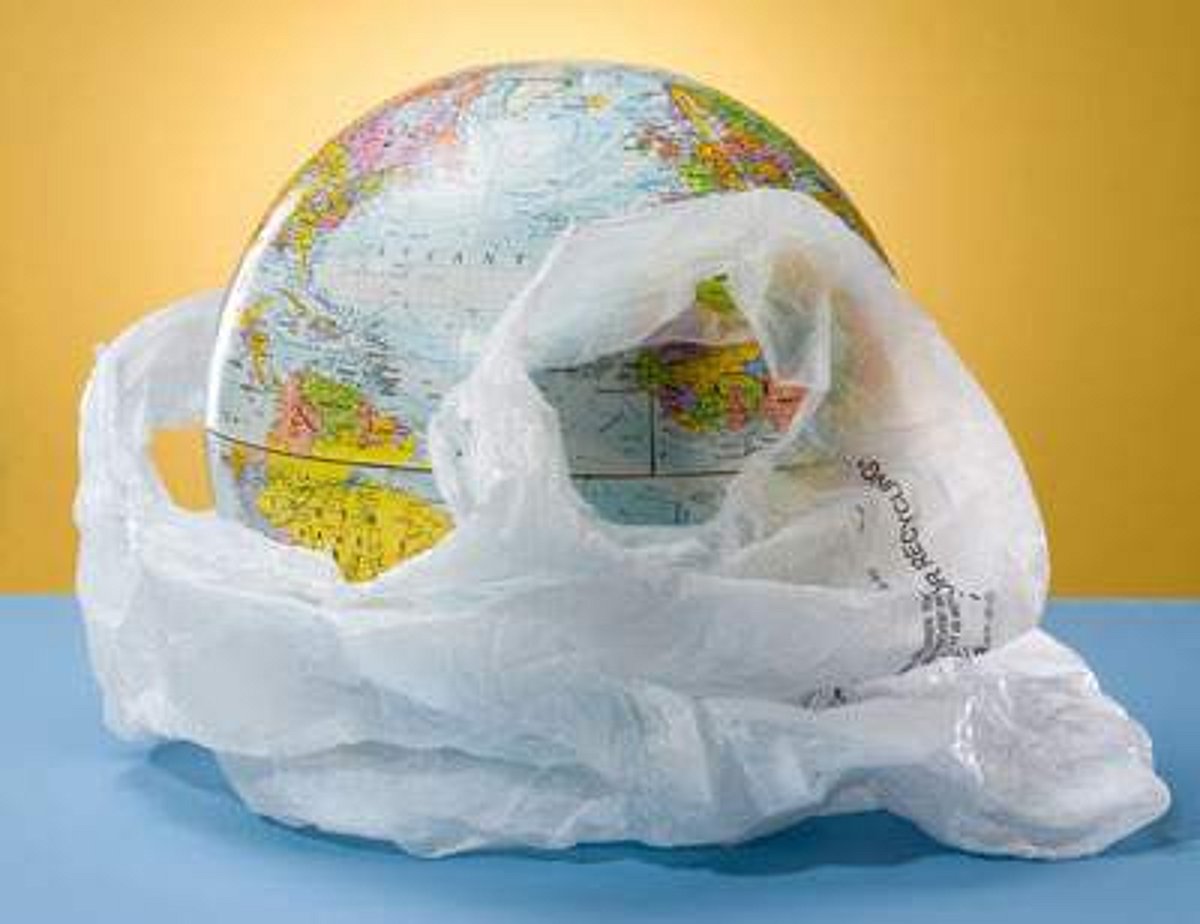 பிளாஸ்டிக் பைகளைப் பயன்படுத்தினால் சிறை தண்டனை!