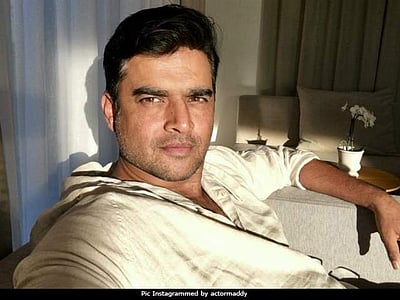 மும்பை பெருமழையில் சிக்கிக் கொண்ட பாலிவுட் பிரபலங்களின் ட்வீட்கள்!