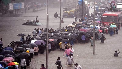 வெள்ளத்தில் மிதக்கும் மும்பை