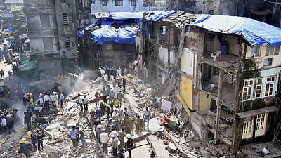 மும்பையில் கட்டிடம் இடிந்து விபத்து