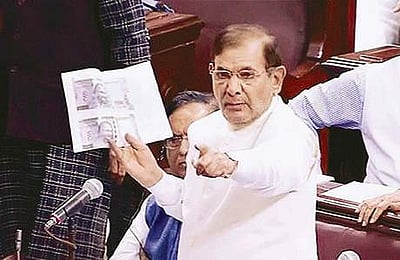 நாடாளுமன்றத்தில் எதிர்க்கட்சிகளுடன் கைகோத்த சரத் யாதவ்