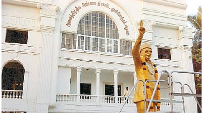 பரபரப்பான அரசியல் சூழலில் நாளை அதிமுக பொதுக்குழு-செயற்குழு கூட்டம்