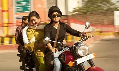 புல்லட்டில் சென்று மகளைப் பள்ளியில் இறக்கி விட்டதைப் பெருமையாக உணர்கிறேன்: ஜோதிகா!