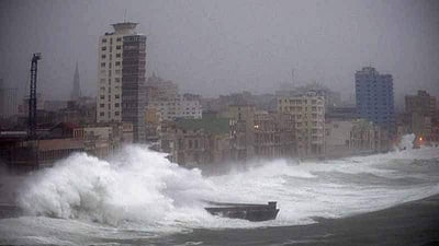 அமெரிக்காவை மிரட்டிய இர்மா புயல்