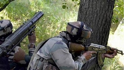 காஷ்மீரீல் இரு பயங்கரவாதிகள் சுட்டுக்கொலை: ஒருவர் சரண்