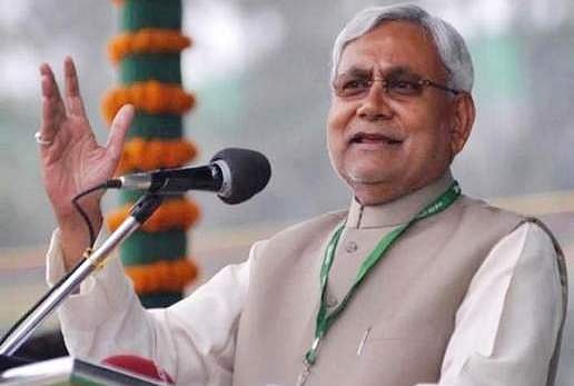 பிகார் முதல்வர் மற்றும் அவரது பாதுகாப்பு வாகனம் மீது தாக்குதல்