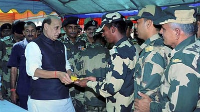 காஷ்மீர் நிலைமையில் முன்னேற்றம்: ராஜ்நாத் சிங்