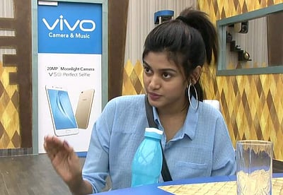 பிக்பாஸ் வீட்டில் மீண்டும் ஓவியா! இன்று யார் வெளியேறுகிறார்கள்?