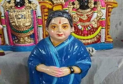 இந்த வருட நவராத்திரி கொலு ஸ்பெஷல் ‘ஜெயலலிதா பொம்மை’! 