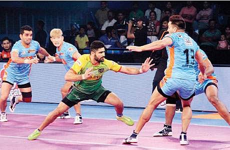 புரோ கபடி: சொந்த மண்ணில் பெங்கால் வாரியர்ஸ் திரில் வெற்றி