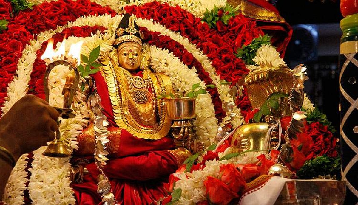 நவராத்திரியில் அம்பாளை எப்படி வழிபட வேண்டும்?