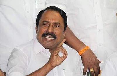 ஒரு பக்கம் நீட் தேர்வுக்கு விலக்கு; மறுபக்கம் போட்டித் தேர்வுகளுக்கு பயிற்சி: செங்கோட்டையன் விளக்கம்