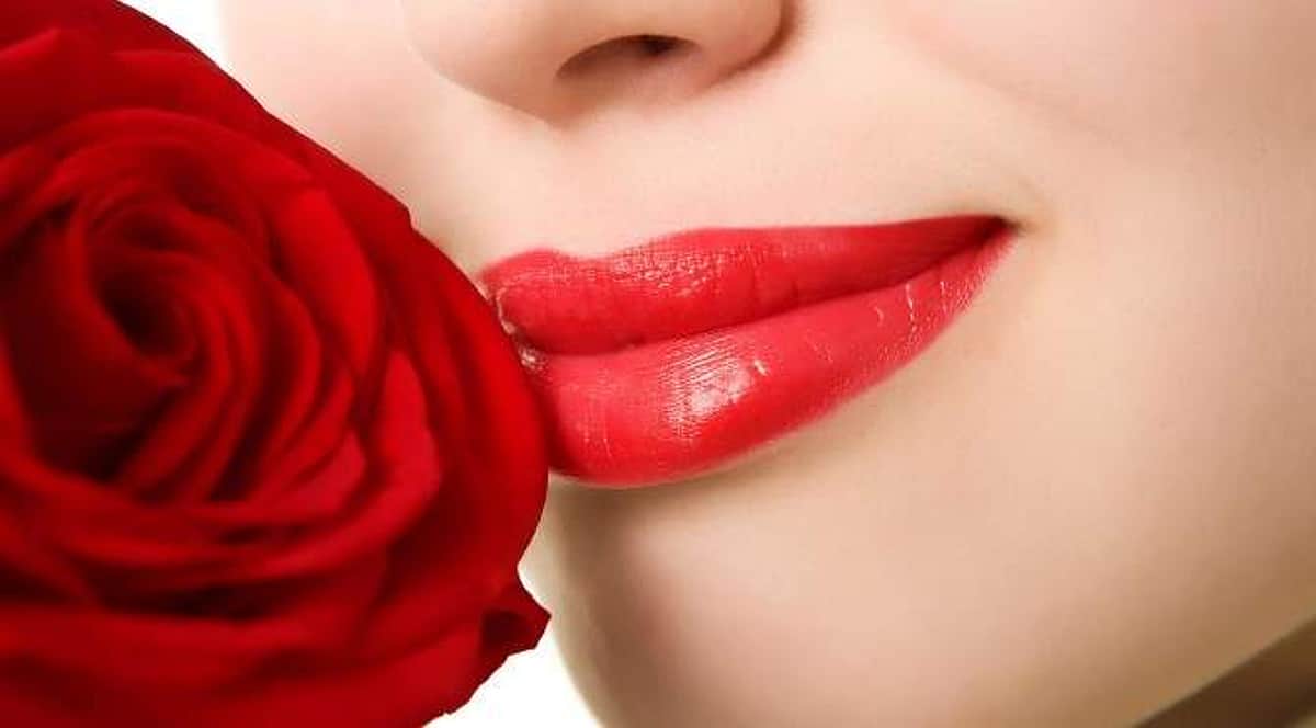 லிப்ஸ்டிக்கில் என்னவெல்லாம் கலக்கப்பட்டிருக்கிறது? விரைவில் தெரிந்து கொள்ளலாம்