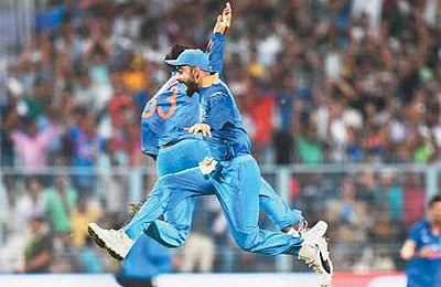 கோலி 92, குல்தீப் ஹாட்ரிக்; இந்தியாவுக்கு 2-ஆவது வெற்றி