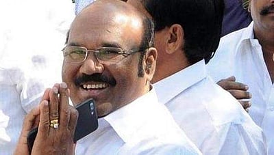 இரட்டை இலை சின்னம் 100% எங்களுக்கே கிடைக்கும்: அமைச்சர் ஜெயக்குமார் உறுதி!