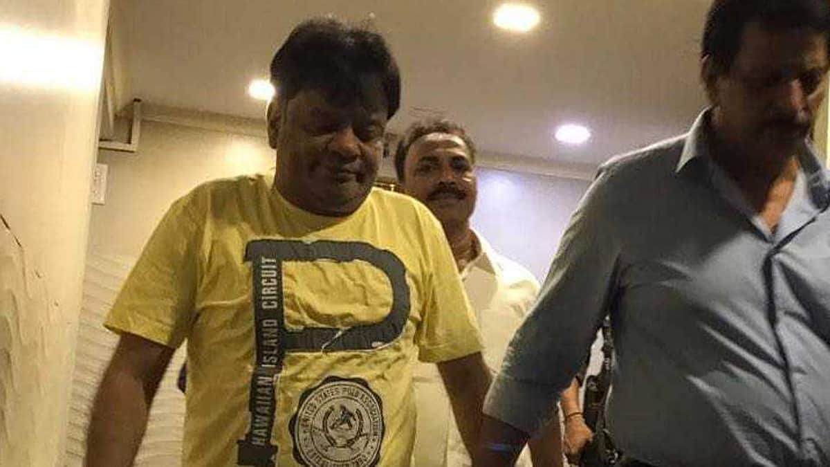 சத்தம் போடாமல் மும்பையில் தனது தந்தையை சந்தித்து திரும்பிய தாவூத் இப்ராஹிமின் மனைவி!