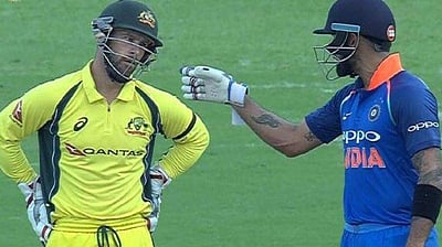 காயம் உண்டானதைப் பயன்படுத்தி ஒரு ரன் ஓடுவதா? கோலியுடன் வாக்குவாதத்தில் ஈடுபட்ட மேத்யூ வேட்! (வீடியோ)