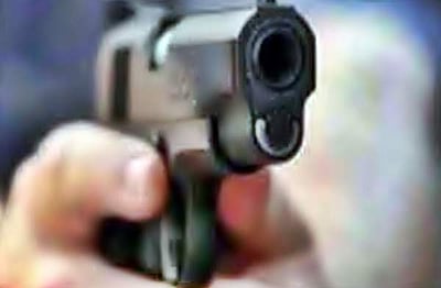 பாஜக எம்எல்ஏ வீட்டில் துப்பாக்கிச்சூடு நடத்தியவன் காவல்துறையிடம் இருந்து தப்பி ஓட்டம்!