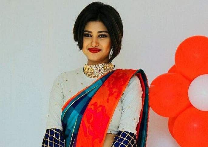 ஜவுளிக்கடை நிகழ்ச்சியில் பங்கேற்ற ஓவியாவின் புகைப்படங்கள்!