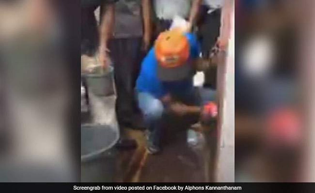 மத்திய அமைச்சர் வெறும் கைகளால் புகையிலைக் கறையைக் கழுவினால் அதெப்படி ‘தூய்மை இந்தியா’ வுக்கான முன்னுதாரணம் ஆகும்?!