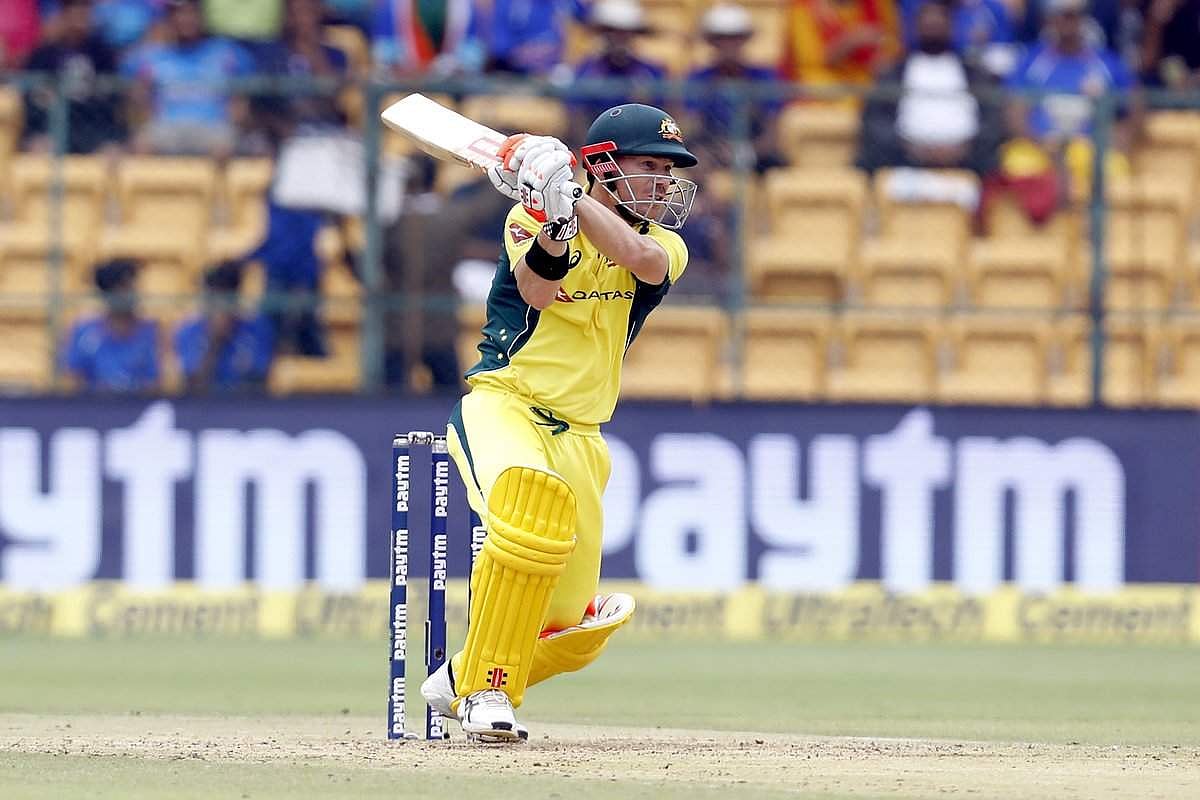 எப்படிப் போட்டாலும் அடிக்கும் ஆஸி. வீரர்கள்: 100-வது ஒருநாள் போட்டியில் வார்னர் சதம்!