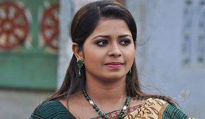 பக்கத்து வீட்டுப் பெண்ணை நான் கடித்தேனா? நகைச்சுவை நடிகை மதுமிதா விளக்கம் (விடியோ இணைப்பு)