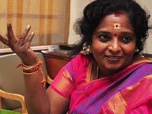 அனிதாவின் தற்கொலைக்கு காரணம் அரசியல் சூழ்ச்சி: சொல்கிறார் தமிழிசை!