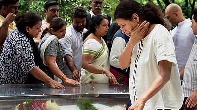 கௌரி லங்கேஷ் படுகொலை: ஒரே புள்ளியில் நிற்கும் விசாரணை? துப்பு கிடைக்காமல் திணறும் போலீஸ்