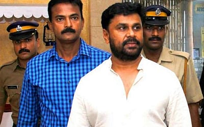 தந்தையின் நினைவு நாள் சடங்கில் பங்கேற்று மீண்டும் சிறைக்குத் திரும்பினார் நடிகர் திலீப்!