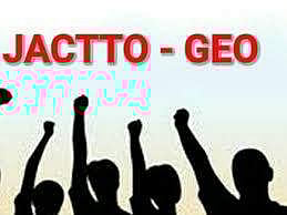 போராட்டத்தில் ஈடுபட்டு நடவடிக்கைக்கு உள்ளான 1100-க்கும் மேற்பட்ட ஆசிரியர்களின் பணியிடை நீக்கம் ரத்து 