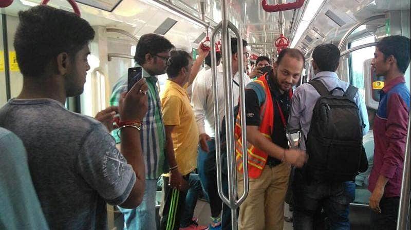 ஒரு மணி நேரத்திற்கு மேலாக சிக்கித் தவித்த பயணியர்: முதல் நாளிலேயே 'லக லக' ஆக்கிய லக்னோ மெட்ரோ! 