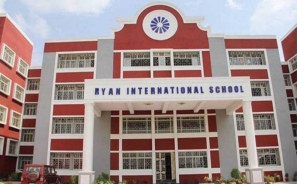 பள்ளிக் கழிப்பறையில் கழுத்தறுத்துக் கொல்லப்பட்ட இரண்டாம் வகுப்பு மாணவன்: நெஞ்சைப் பதற வைக்கும் சம்பவம்!