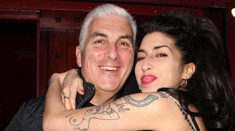 எனது மகளின் ஆவி என்னை தினமும் வந்து பார்க்கிறது: பிரபல பாடகியின் தந்தை பேட்டி! 