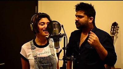 சிம்பு இசையமைப்பில் ஓவியா பாடிய புத்தாண்டு குத்து பாடல் இதுதான்!