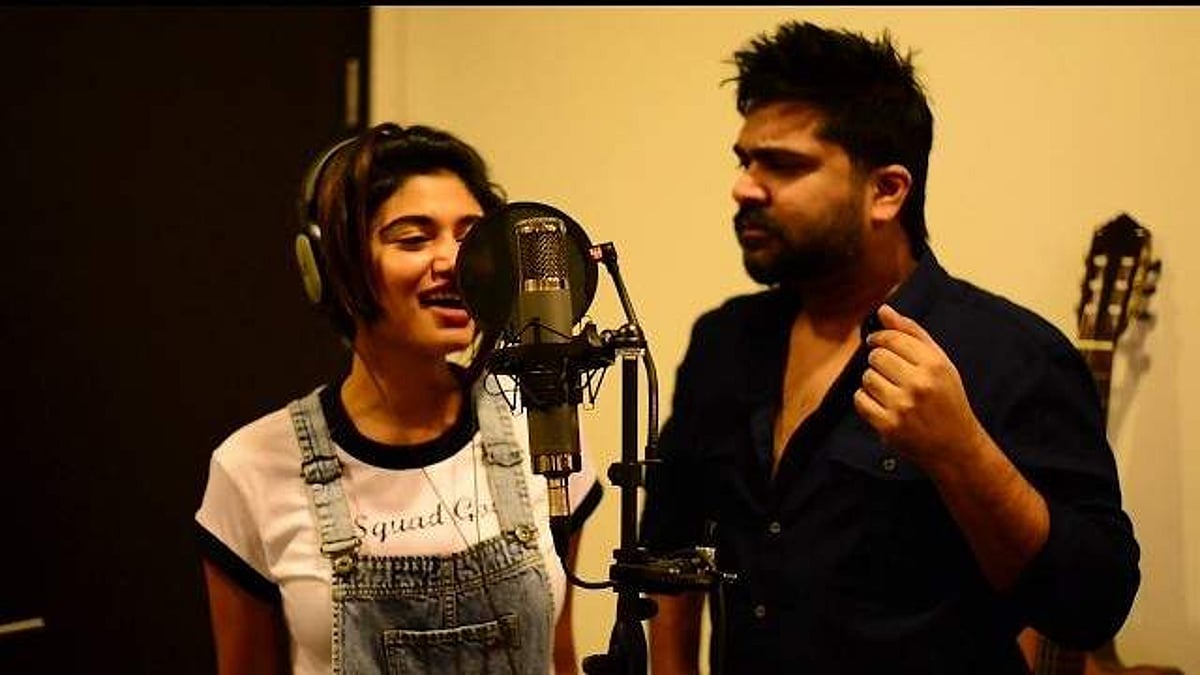 சிம்பு இசையமைப்பில் ஓவியா பாடிய புத்தாண்டு குத்து பாடல் இதுதான்!