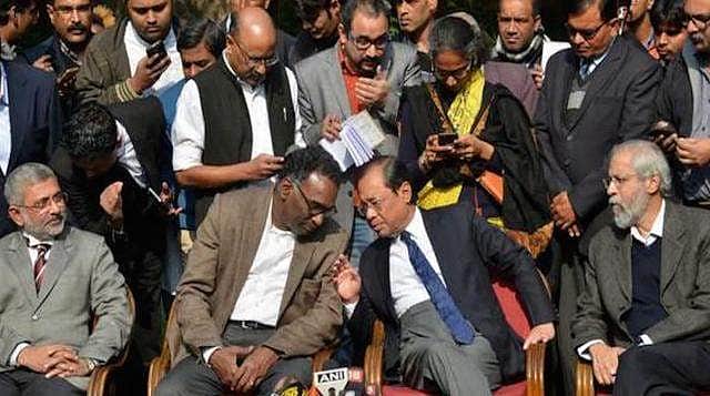 உச்ச நீதிமன்ற நீதிபதிகள் இடையேயான விவகாரம்: பத்திரிகைகளுக்கு தடை விதிக்க தலைமை நீதிபதி மறுப்பு!