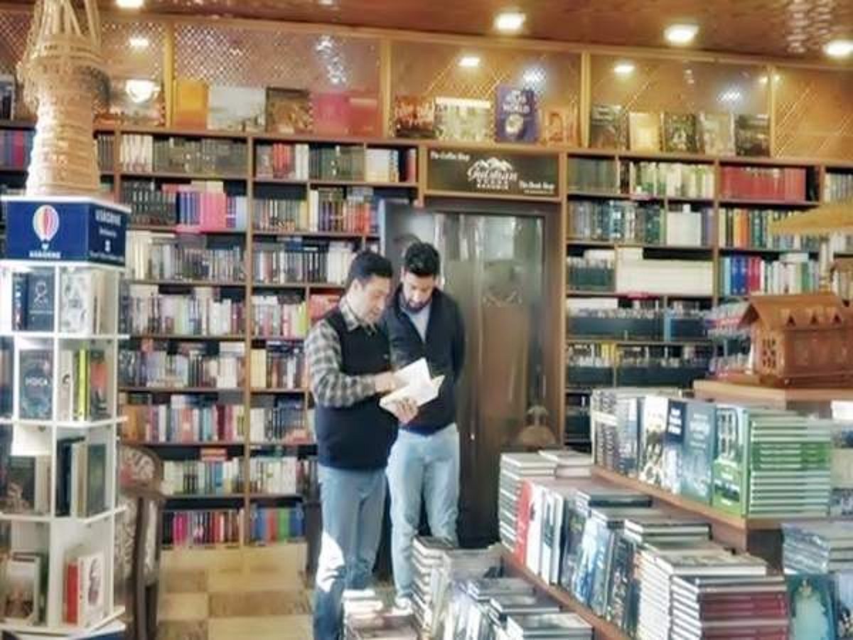 'லிம்கா சாதனை'- 80,000 புத்தகங்களுடன் அசத்தும் காஷ்மீர் பதிப்பகம்!